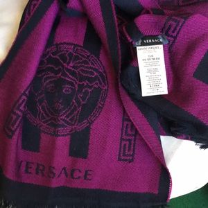 Authentic Versace wool scarf 🌺
